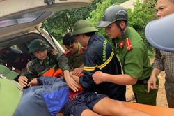 Tìm thấy 1 người bị thương do lũ cuốn bên bờ sông Luồng