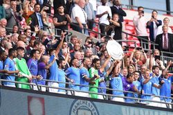Man City thắng nghẹt thở Liverpool đoạt siêu cúp Anh