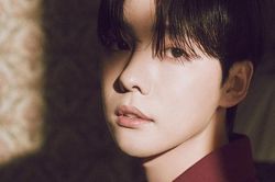 Gần ngày solo debut, Jinwoo (WINNER) tiếp tục 'nhá hàng' teaser poster khẳng định đẳng cấp visual quốc dân