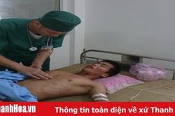 Bệnh viện Đa khoa huyện Quan Sơn tập trung cấp cứu người bị thương do mưa lũ