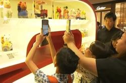 Học sinh Singapore thiết kế lại mèo may mắn của Nhật Bản