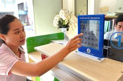 Người dân hài lòng mới chi thu nhập tăng thêm - Bài 1: Thước đo chất lượng phục vụ của cán bộ