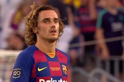 Màn trình diễn trái ngược của De Jong và Griezmann trước Arsenal