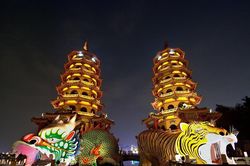 Lạnh thấu xương khi qua đêm ở khách sạn lều tuyết trên dãy Alps