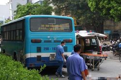 Ngã vào gầm xe buýt, người đàn ông tử vong tại chỗ
