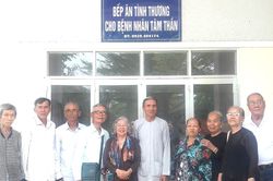 Cùng thắp lửa bếp ăn bệnh nhân tâm thần