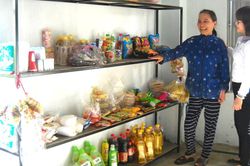 Trao 'cần câu' cho người nghèo
