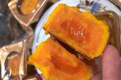 Đổ xô bán bánh Trung thu nhân tan chảy, dân buôn dìm giá 'câu kéo' khách hàng