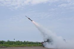 Ấn Độ phóng tên lửa đất-đối-không giữa căng thẳng với Pakistan
