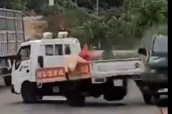 Khởi tố lái xe chở gỗ lậu tông cảnh sát giao thông trọng thương
