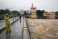 Mưa lớn tại Ấn Độ, hàng trăm người bị mắc kẹt