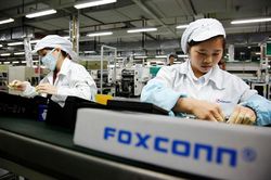 Tháo chạy khỏi Trung Quốc, Foxconn muốn bán nhà máy 8,8 tỷ USD