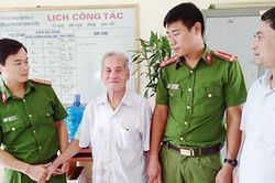 Giúp đỡ cụ ông về với gia đình