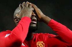 Lukaku tập nhờ ở đội khác trước ngày rời Man United