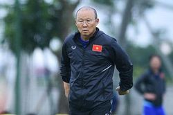 Thầy Park kiểm tra khả năng phát bóng của thủ môn U23 Việt Nam