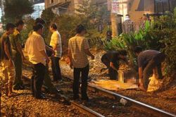 Nam thanh niên tử vong sau khi tông sập barie đường sắt