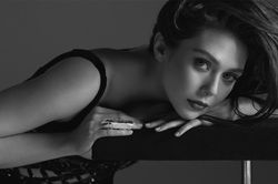 Elizabeth Olsen diện đồ sexy trong bộ ảnh thời trang