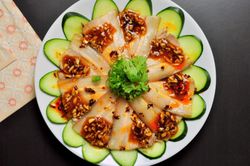 Mẹo luộc thịt ba chỉ ngon, giòn ăn kèm sốt Tứ Xuyên