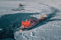 Cảnh tượng tàu phá băng Yamal chinh phục Bắc Cực