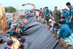 Cà Mau ban hành tình huống khẩn cấp sạt lở đê biển Tây