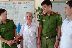 Tìm lại gia đình cho cụ ông quên đường về sau va chạm giao thông