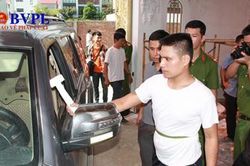 Kiểm sát thực nghiệm điều tra vụ dùng búa đinh đập kính xe ô tô trộm tài sản