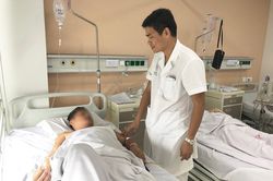 Hà Nội: Bệnh nhân 38 tuổi bị thủng ruột thừa do nuốt tăm xỉa răng