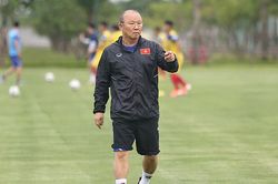 HLV Park Hang Seo bắt đầu lo!