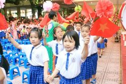 Không ghép báo cáo thành tích, tuyên truyền về trường trong khai giảng