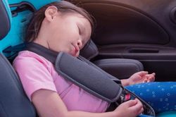 7 cách giúp cha mẹ tránh quên con trên xe hơi