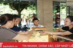 Giá vàng tại Hà Tĩnh 'nhảy múa', chủ tiệm không dám 'ôm'!