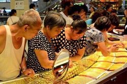 Giá vàng 9999, vàng SJC tăng vượt đỉnh lịch sử, nhà đầu tư thông minh chớp thời cơ ngay lập tức