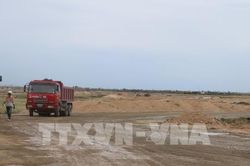 Doanh nghiệp khai thác cát 'cản trở' thi công Dự án kè chống sạt lở bờ tả sông Ba