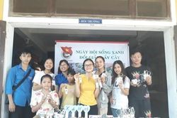 Chính trị - Xã hội Thanh niên Đổi giấy lấy cây xanh