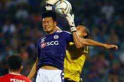 Tấn Trường mắc sai lầm, Hà Nội FC tạo mốc lịch sử mới ở giải châu Á