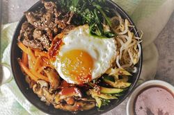 Cách làm cơm trộn Bibimbap chuẩn vị Hàn Quốc