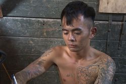 3 thanh niên dùng thùng xe tải cũ lập boongke bán ma túy