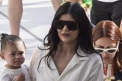 Nữ tỷ phú Kylie Jenner đưa cả gia đình tới Italy đón sinh nhật tuổi 22