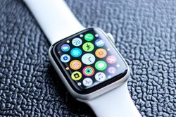 iPhone tụt dốc, Apple tìm ra 'con gà đẻ trứng vàng' mới
