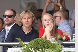 Nedved bỏ vợ, hẹn hò bạn gái mới đáng tuổi con mình?