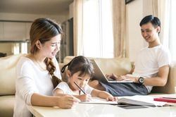 Các nguyên tắc dạy con căn bản bố mẹ cần nắm vững