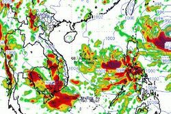 Áp thấp nhiệt đới trên biển Đông, mưa lũ dồn dập