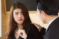 Mẹ đơn thân tức tưởi: 'Đàn ông luôn nghĩ chúng tôi dễ dãi lắm'