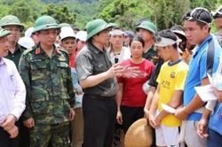 Trưởng Ban Tổ chức Trung ương Phạm Minh Chính kiểm tra công tác khắc phục hậu quả mưa lũ tại Sa Ná.