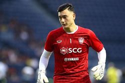 Muangthong tri ân Văn Lâm vì thành tích chưa từng có trong mùa giải