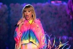 Toàn bộ tên 18 ca khúc trong album Lover của Taylor Swift được tiết lộ trước giờ G