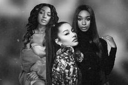 Nhạc mới còn chưa ra hết, Ariana Grande đã vội vàng đi 'phụ' bạn thân sáng tác single