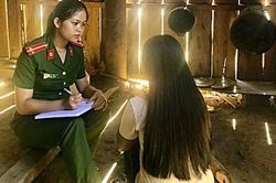 Điều tra đường dây dụ dỗ thiếu nữ miền núi đi làm tiếp viên karaoke