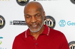 Mike Tyson dùng 'cậu nhỏ giả', nước tiểu con mình khi kiểm tra doping