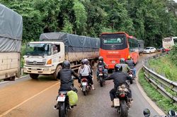 Sạt lở ở đèo Bảo Lộc, đường lên Đà Lạt tê liệt
